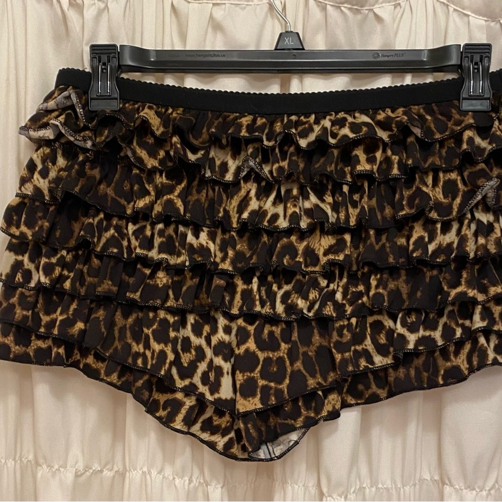 Leopard Print Ruffle Shorts - Picture 3 of 5